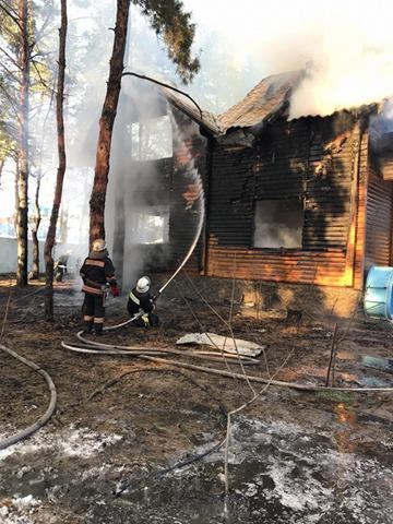 Элитный 2-этажный дом сгорел в Запорожской области: есть пострадавшие (ФОТО)