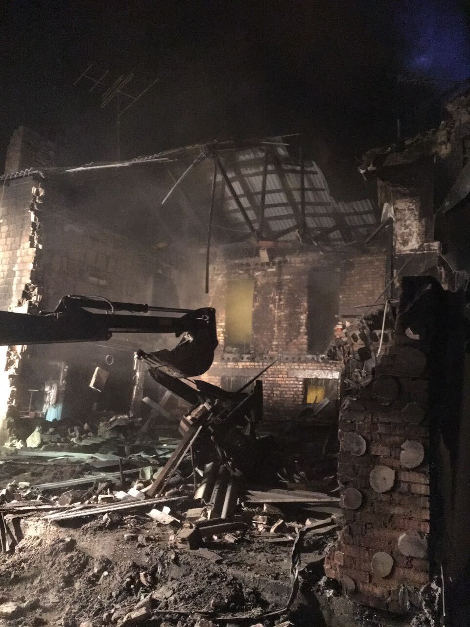 Появились жуткие фото с места взрыва на Киевщине