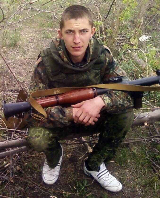 "И чего тебе, молодой, не хватало?" В сети показали новый "груз 200" из "ДНР"