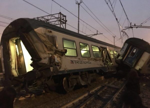 Катастрофа на залізниці в Італії: чотири жертви, сотні постраждалих