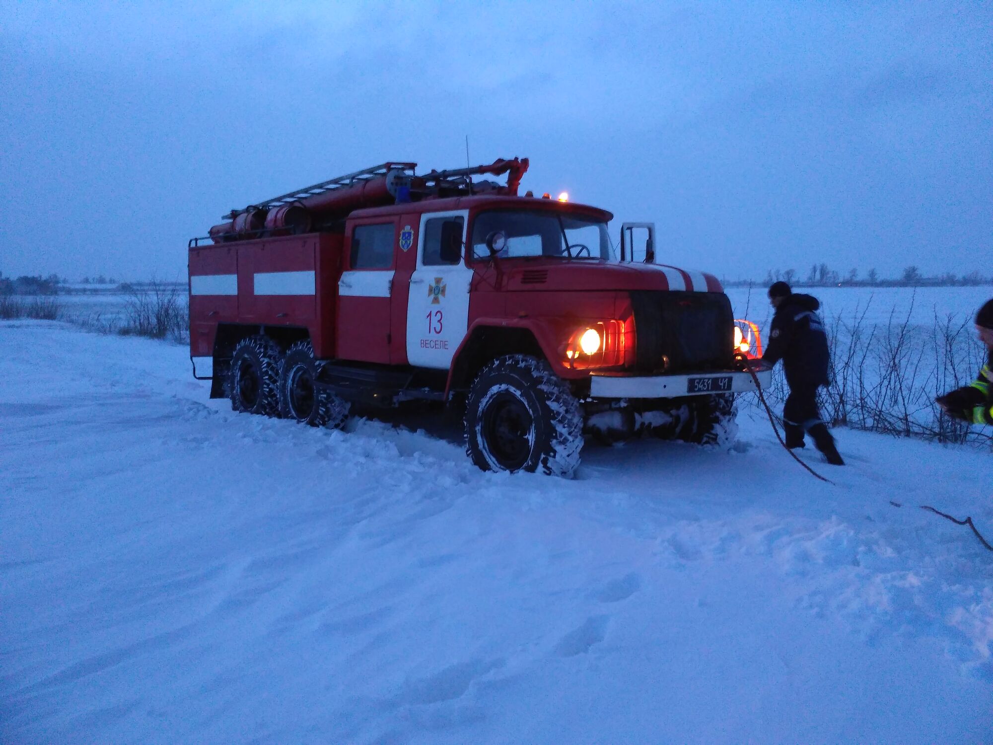 В Запорожской области почти 600 человек застряли на заснеженных дорогах (ФОТО)