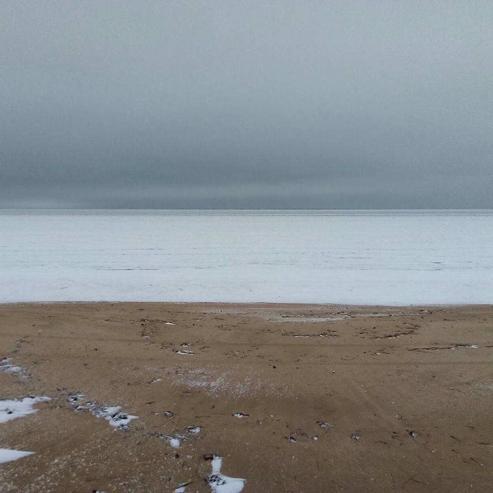 На Херсонщине море покрылось льдом: опубликованы впечатляющие фото и видео