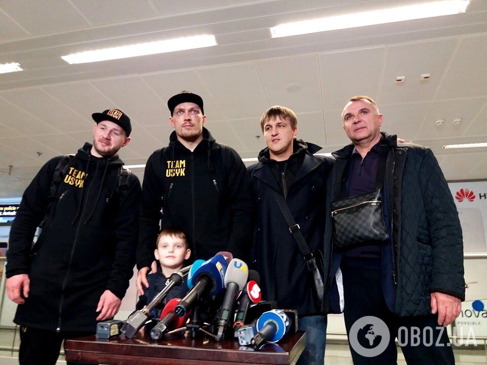 Чемпион вернулся! Усику устроили грандиозный прием по прилету в Киев: опубликовано видео