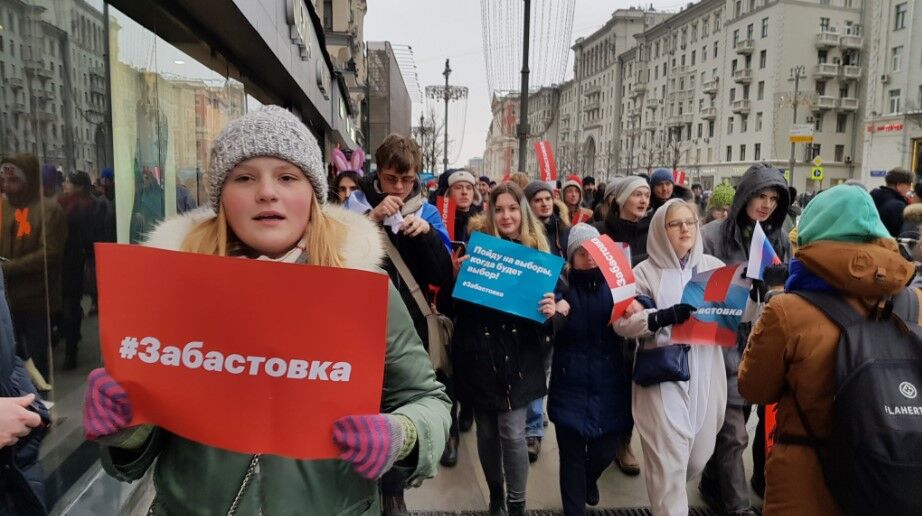 "С*ки ганебні!" У Москві з боєм затримали Навального: з'явилося відео