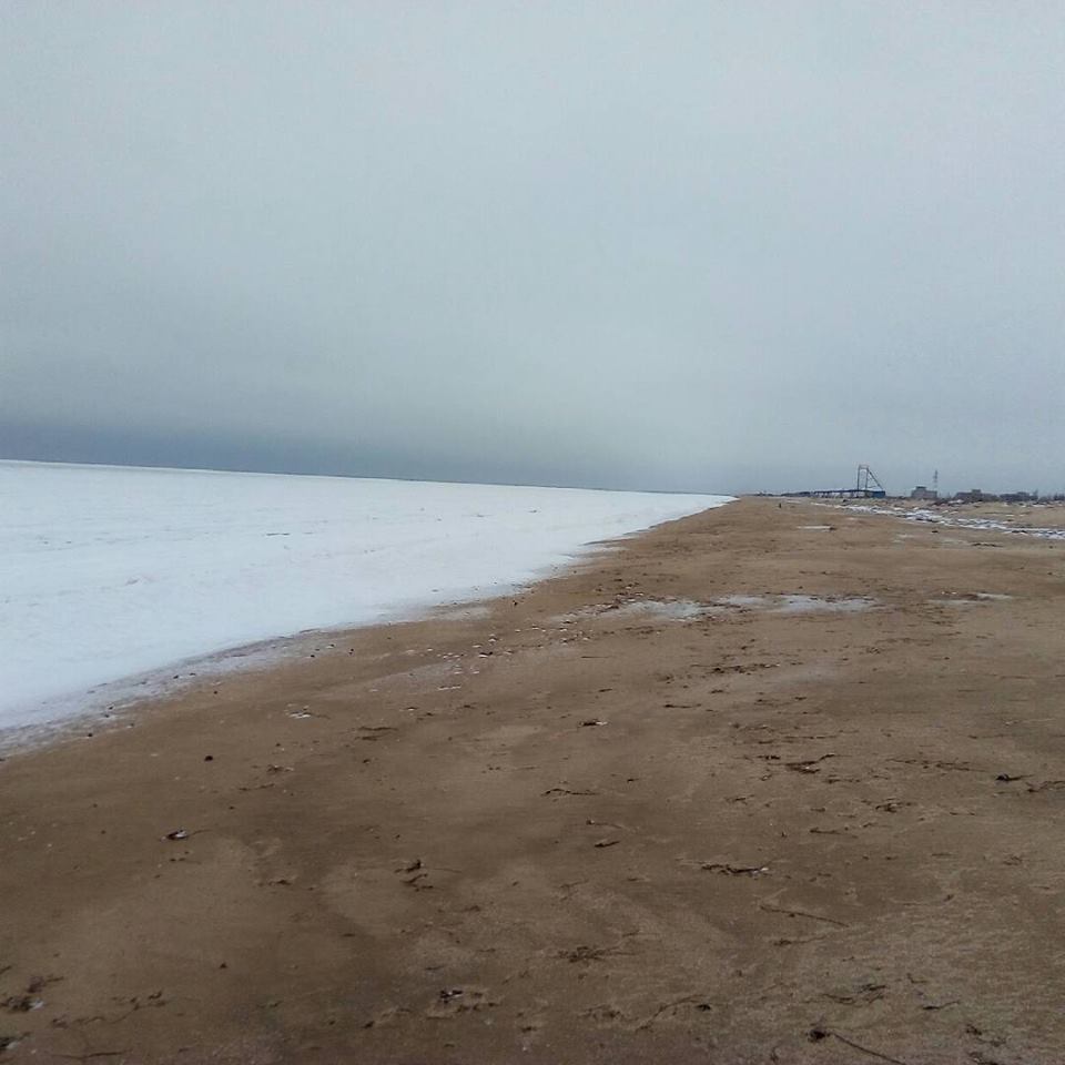 На Херсонщині море покрилося льодом: опубліковані вражаючі фото та відео