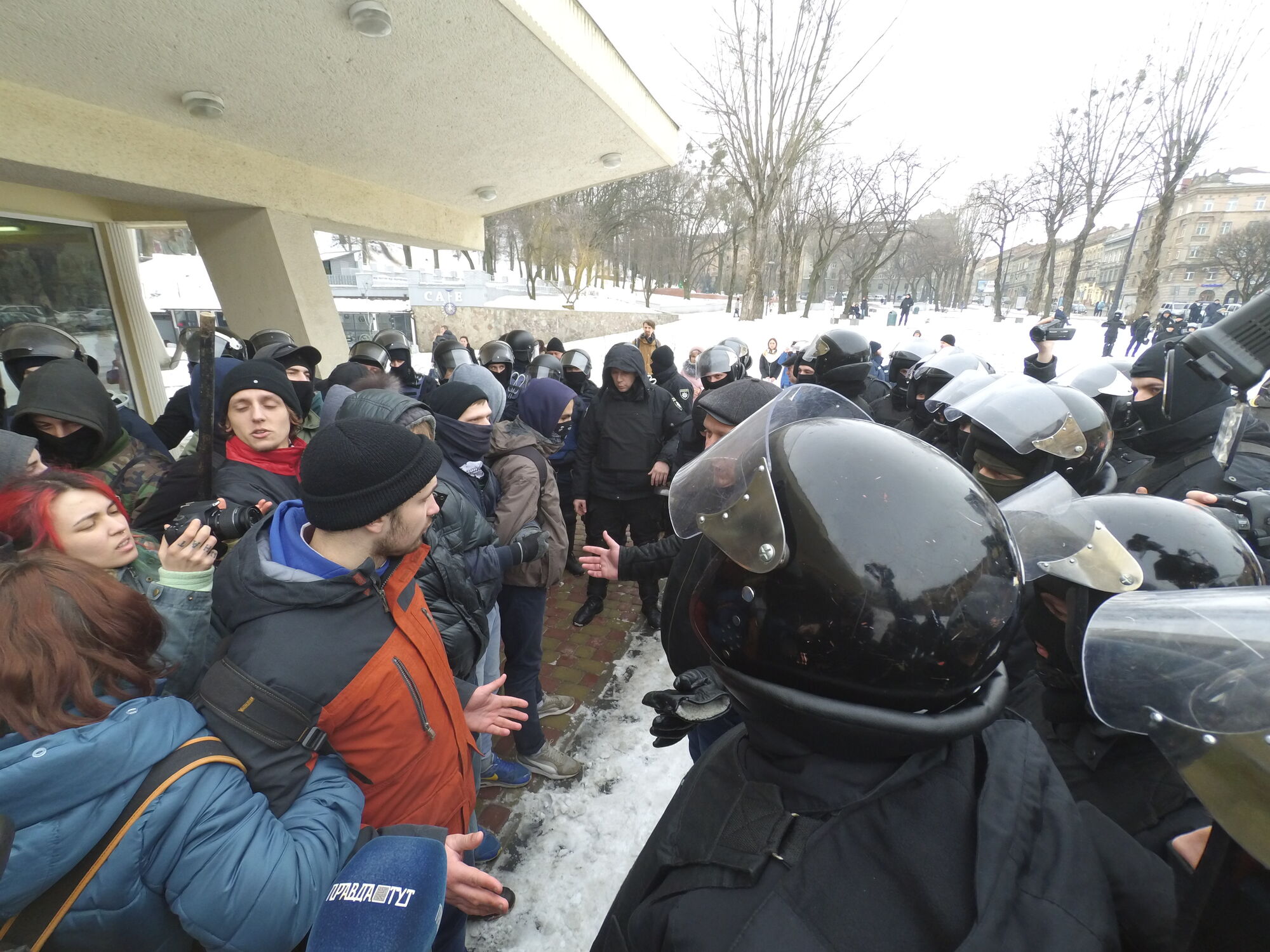 У Львові відбулися жорсткі сутички між активістами та копами: є затримані
