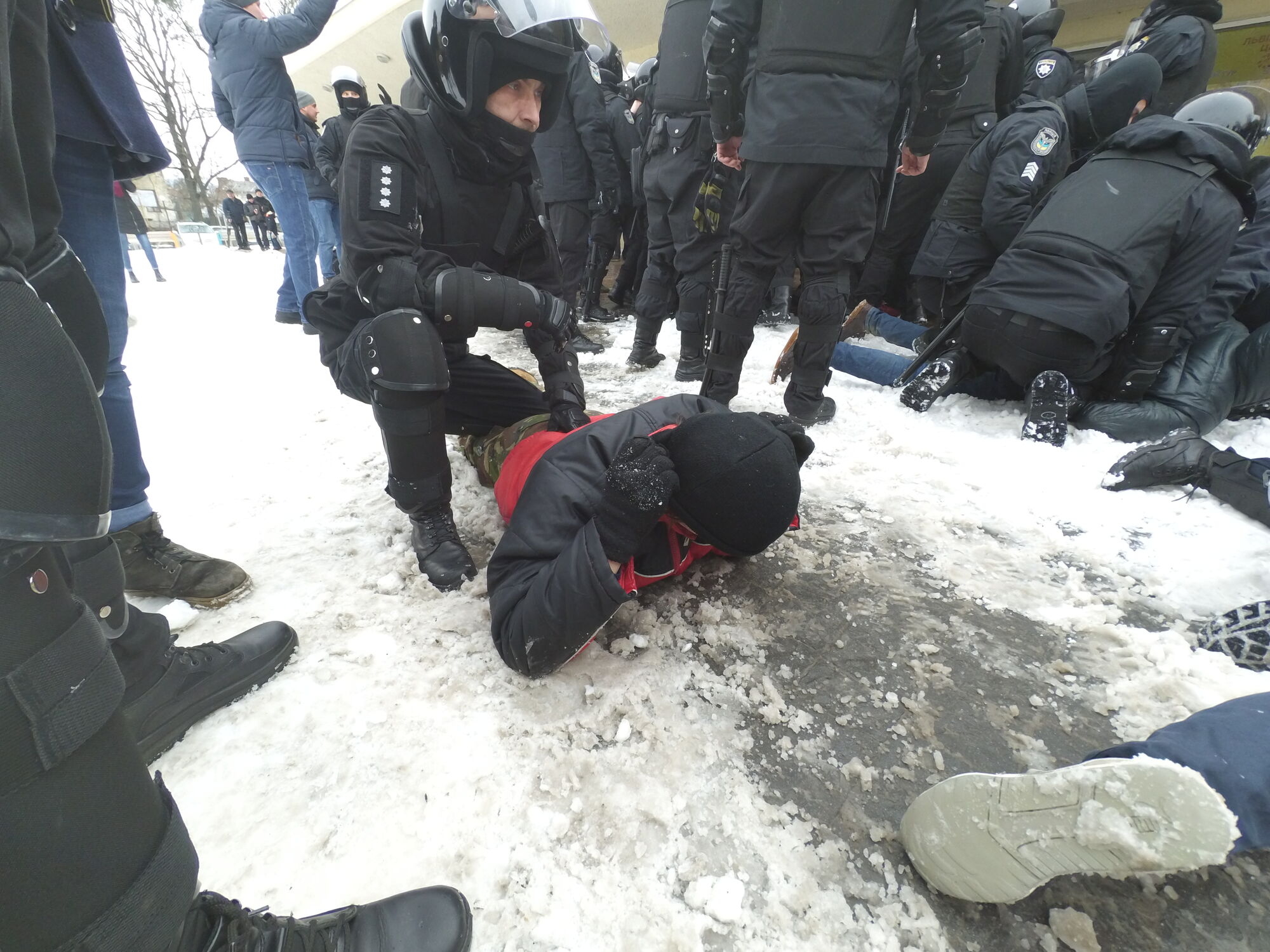 Во Львове произошли жесткие стычки между активистами и копами: есть задержанные