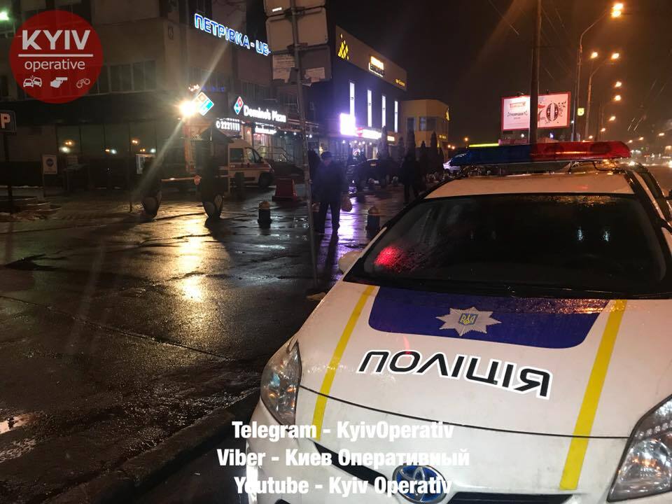 У піцерії Києва за шокуючими обставинами помер чоловік
