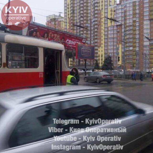 На правом берегу Киева остановились трамваи из-за масштабного ЧП