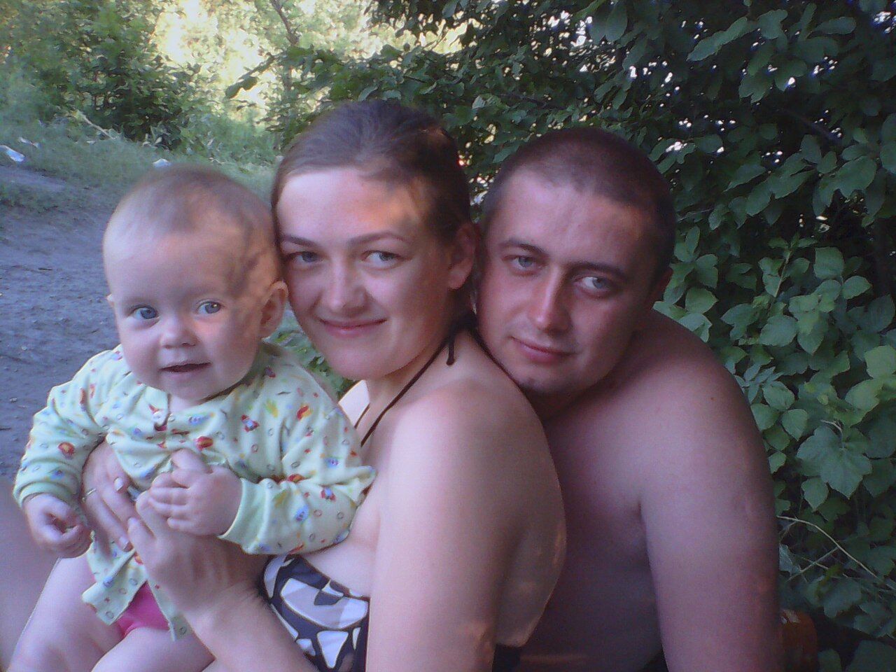 2-летняя Вероника и Елена с мужем Виктором