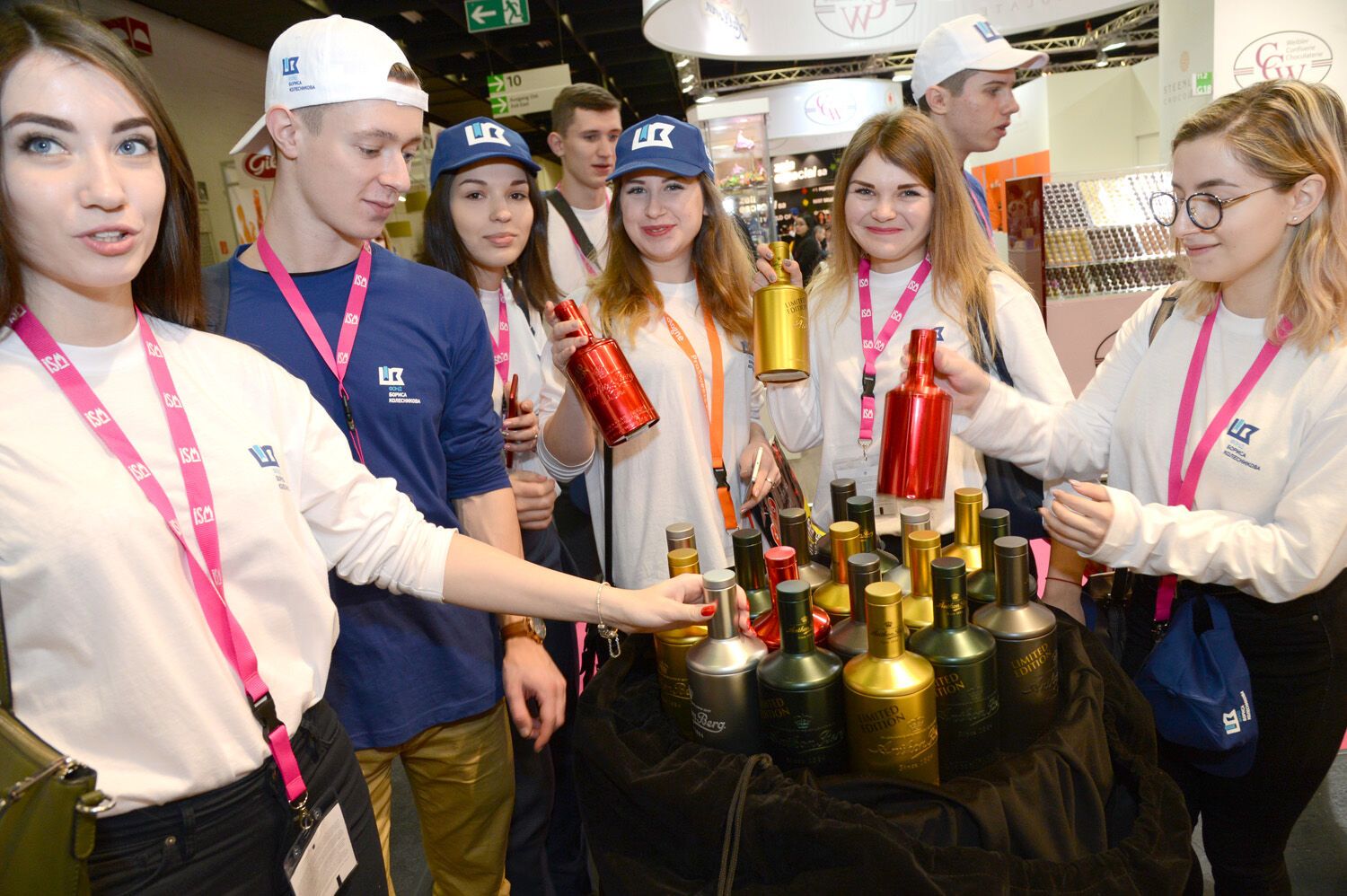"Это было невероятно!" Лучшие студенты Украины посетили крупнейшую выставку сладостей в мире