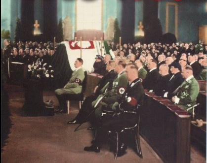 "На похороні Бандери?" У мережі показали історичне фото з Гітлером