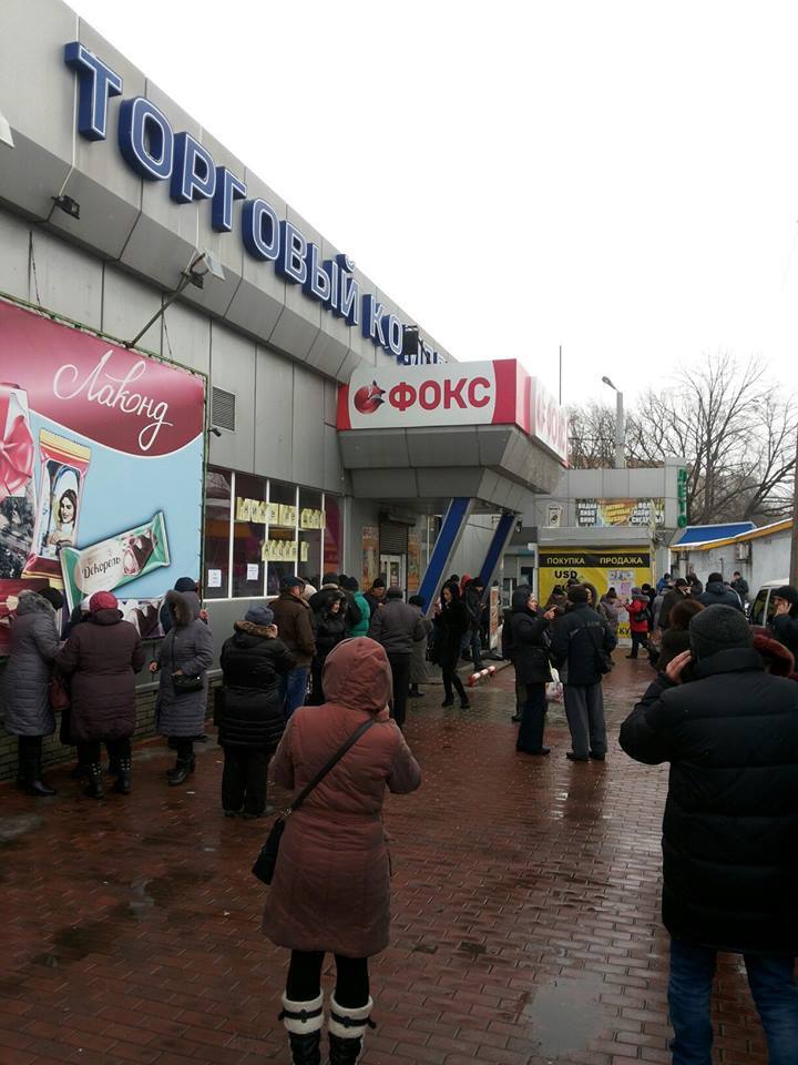 Отброшены в 80-е: блогер показал, во что Захарченко превратил Донецк