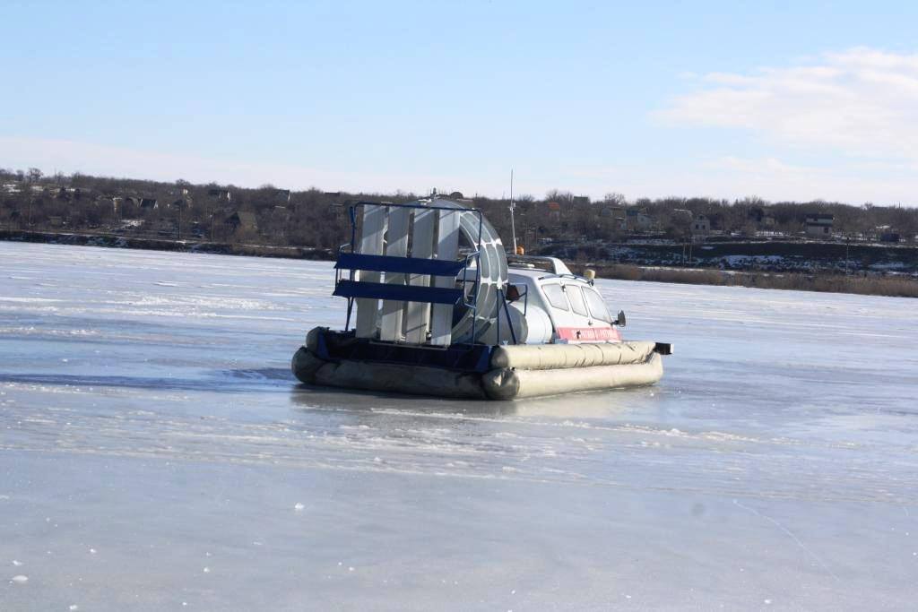 В Запорожской области люди массово вышли на смертельно опасный лед (ФОТО)