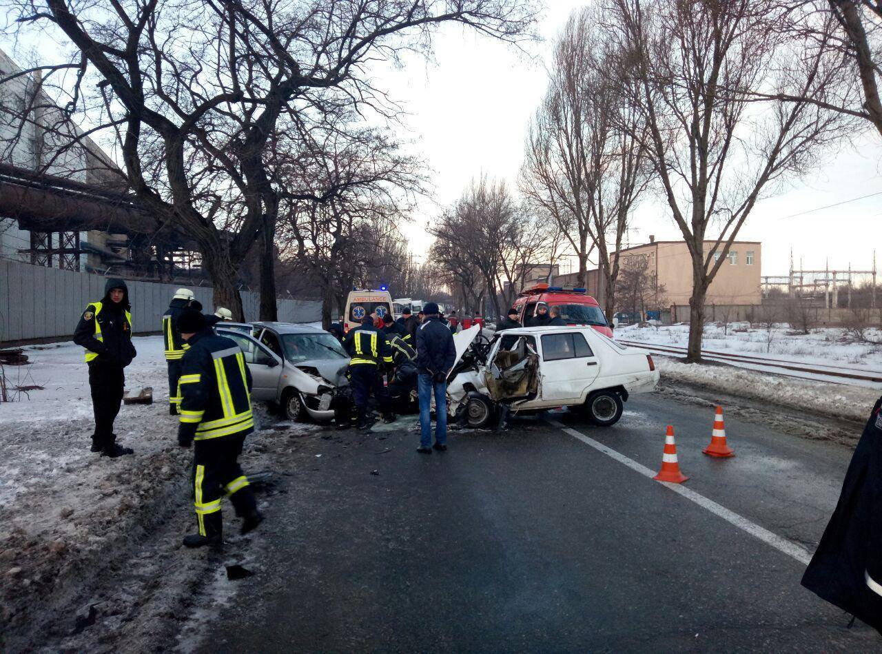 Четверо пострадавших и разбитые авто: утреннее ДТП в Запорожье (ФОТО)