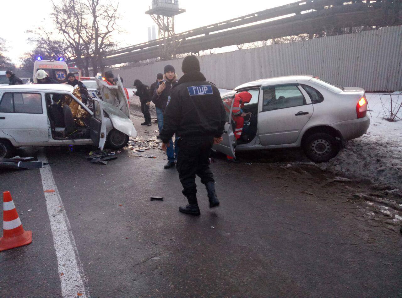 Четверо пострадавших и разбитые авто: утреннее ДТП в Запорожье (ФОТО)