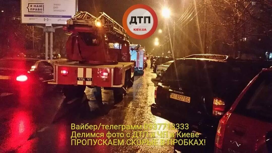 Кровавое ЧП в Киеве: мужчину зарезали и подожгли в квартире 