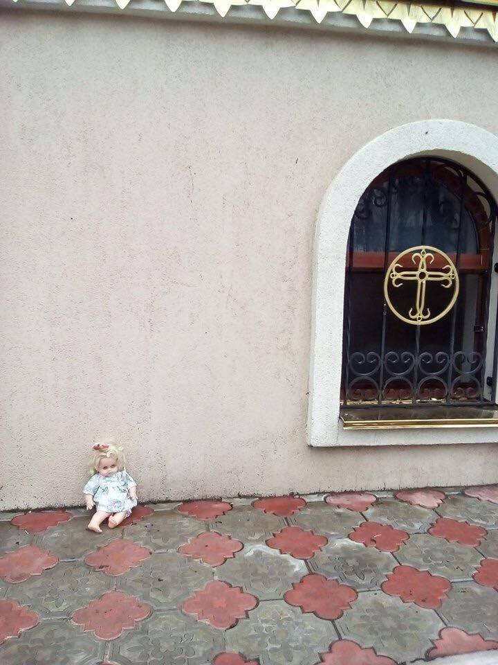 Відмова УПЦ МП відспівувати дитину: українці відповіли Московському патріархату флешмобом