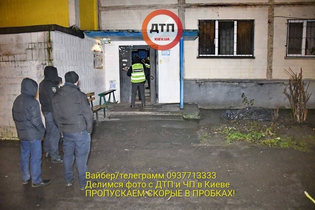 Кровавое ЧП в Киеве: мужчину зарезали и подожгли в квартире 