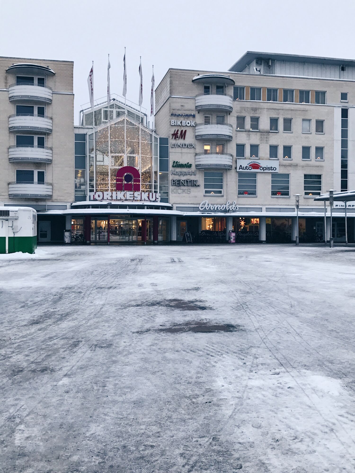 У пошуках щастя: як живеться українській парі на батьківщині Діда Мороза