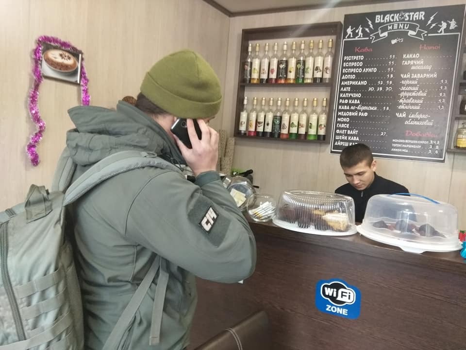 "Друзьям х*йла не место": в Киеве кафе угодило в громкий скандал из-за любимчика Путина