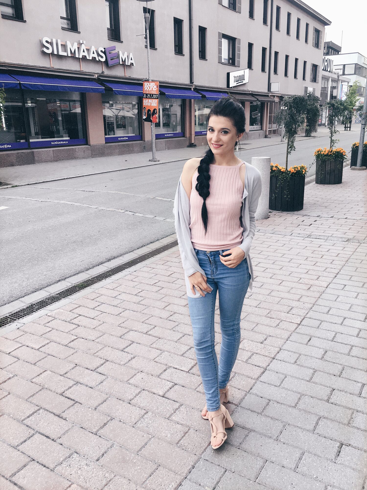 У пошуках щастя: як живеться українській парі на батьківщині Діда Мороза