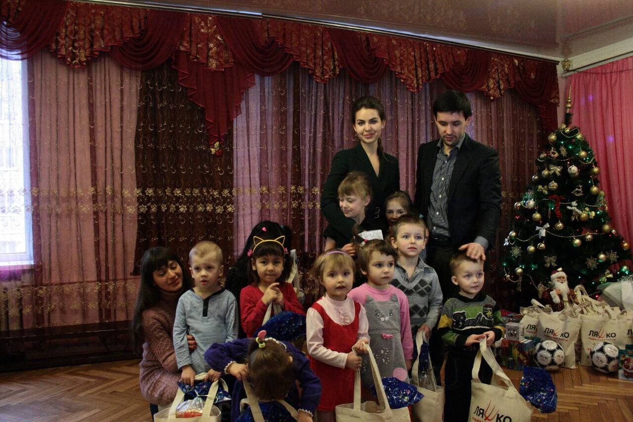 Кошелева и Кочармин с детьми