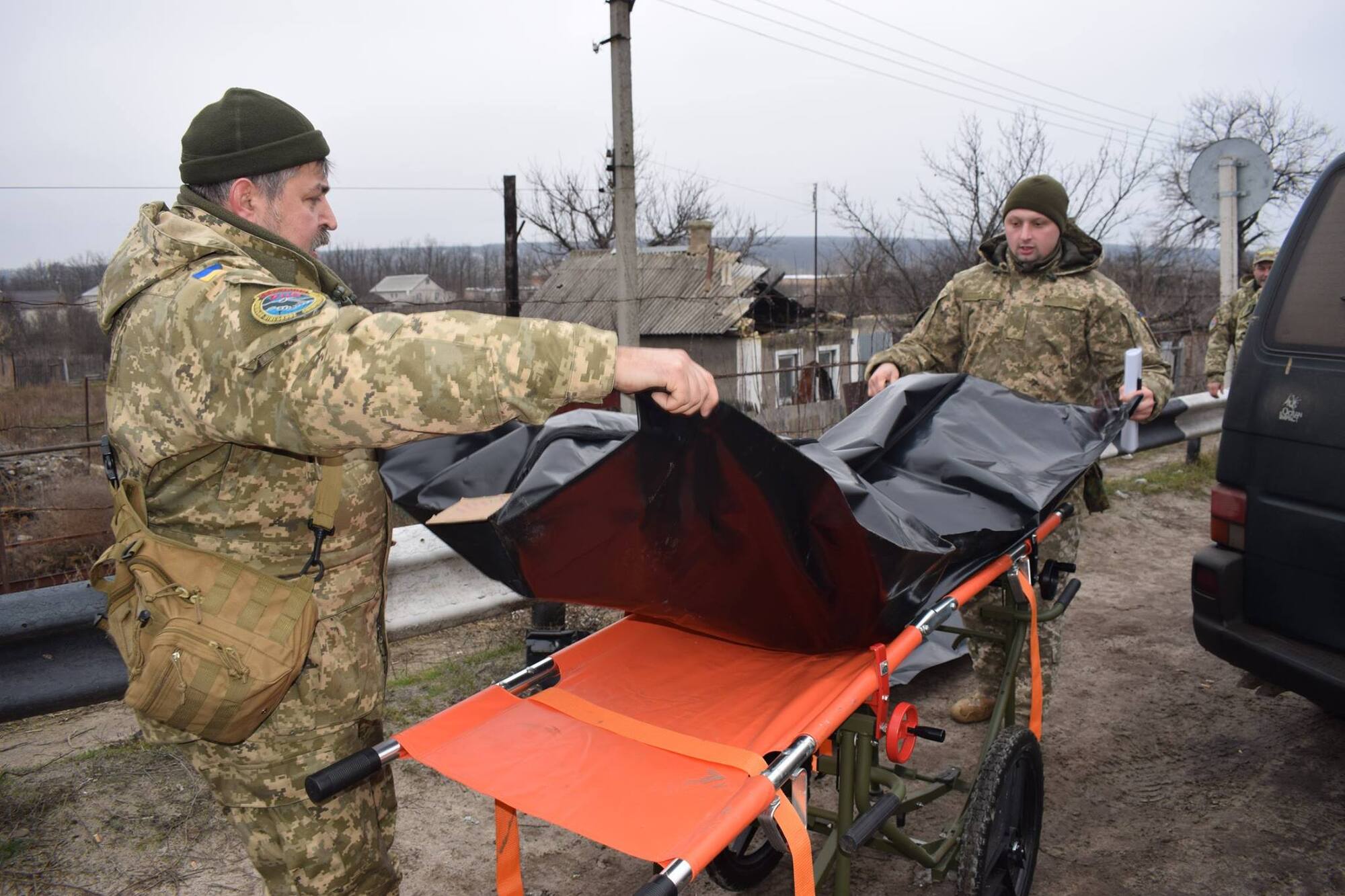 Україна передала "ЛНР" тіла ліквідованих терористів: фотофакт