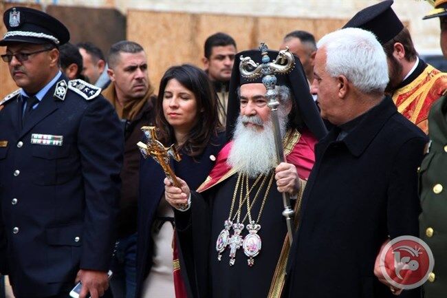 Бросали камни и бутылки: в Вифлееме напали на кортеж патриарха Иерусалимского