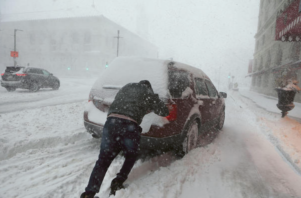 "Циклонная бомба": на США обрушились сильнейшие снегопады и морозы