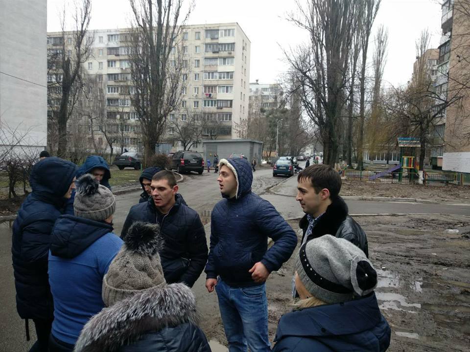 Не здав гроші: в Києві в дитсадку жорстоко побили батька дитини
