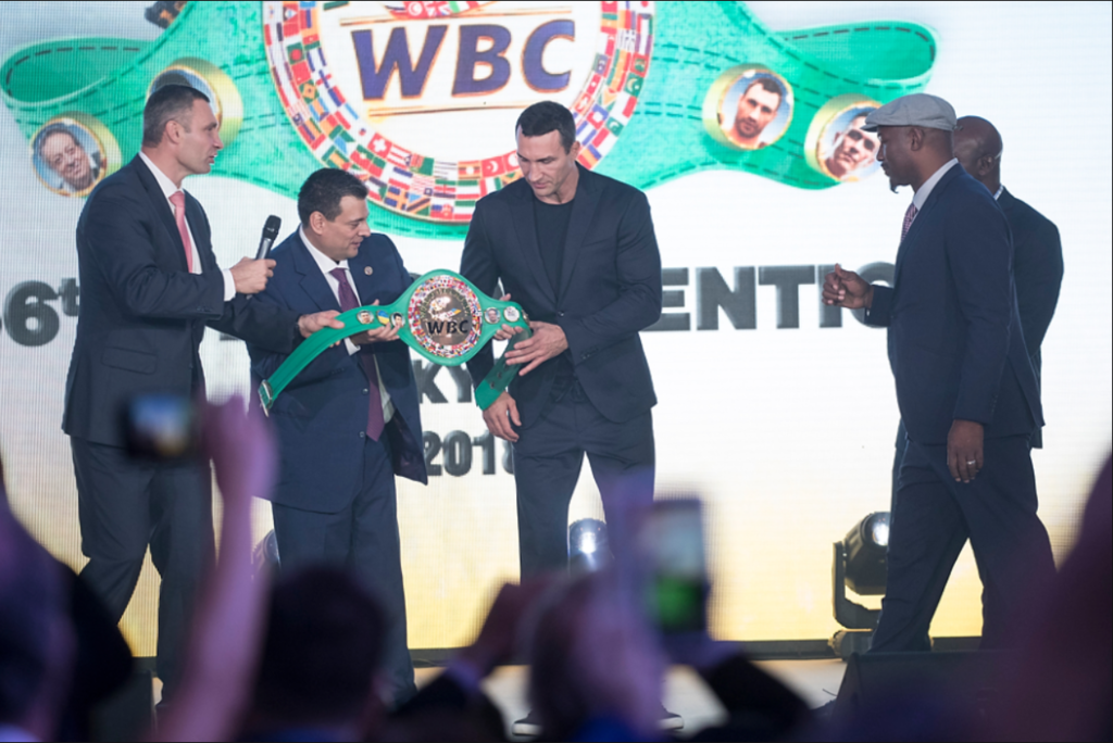 Володимир Кличко став почесним чемпіоном WBC