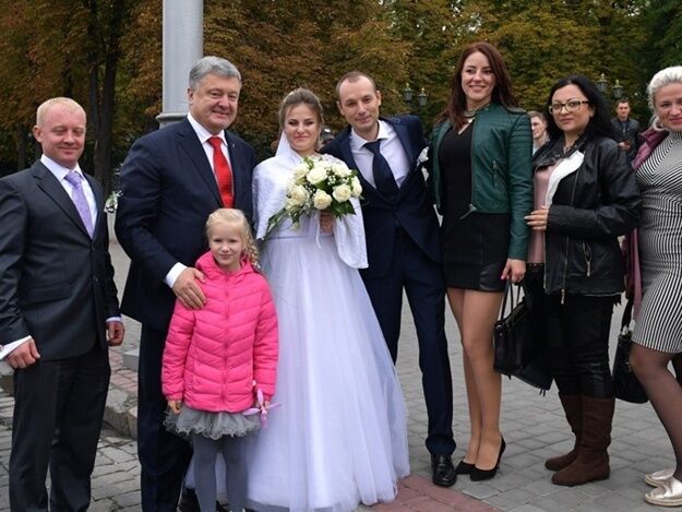 ''Все в шоке'': Порошенко удивил своим появлением на свадьбе в Харькове. Видеофакт