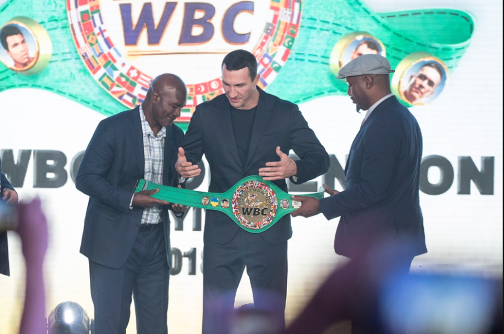 Володимир Кличко став почесним чемпіоном WBC