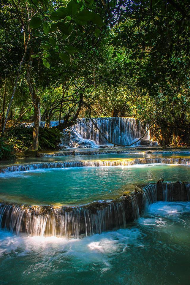 Как выглядит яркий водопад в Лаосе: опубликованы фото