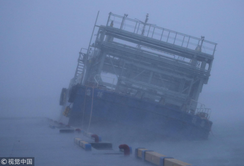 На Японию обрушился супертайфун: есть жертвы, более сотни раненых