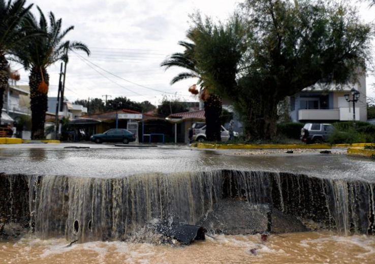   Грецию накрыл мощнейший ураган: фото и видео бушующей стихии