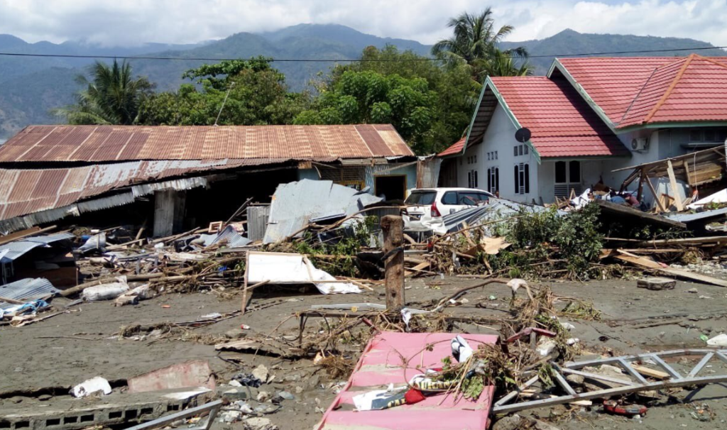 Скрізь трупи: з'явилися страхітливі кадри наслідків стихії в Індонезії