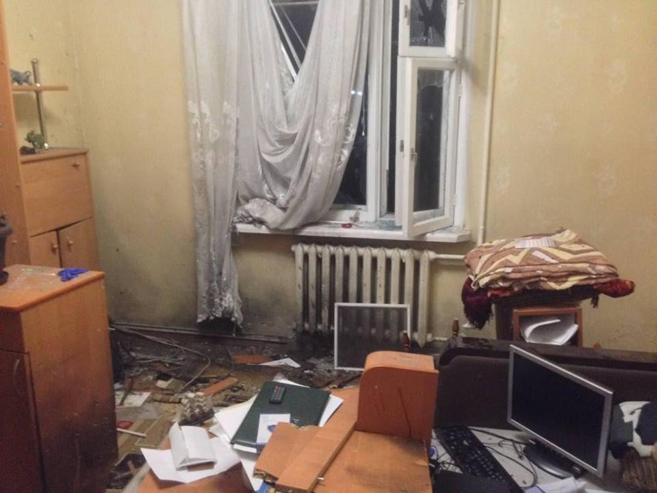''Втратив багато крові'': під Києвом у квартиру відомого активіста кинули гранату. Всі подробиці