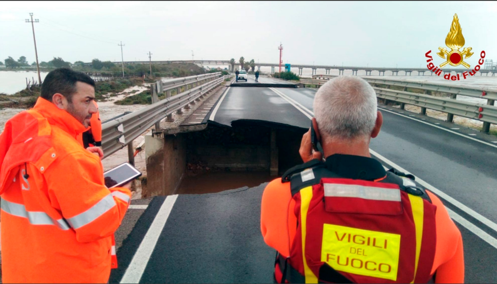 В Италии рухнул еще один мост: фото и видео с места ЧП