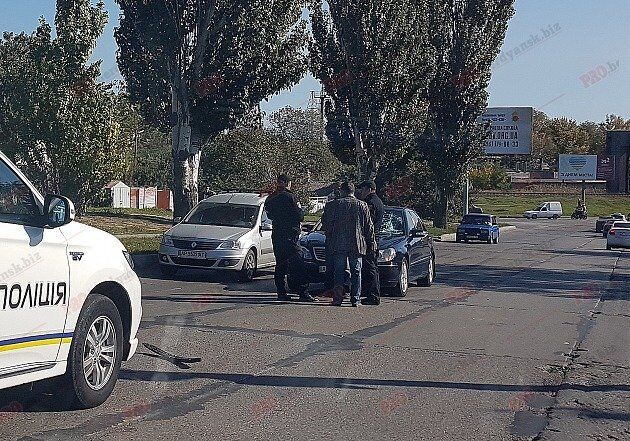 В Бердянске пешеход попал под колеса Mercedes и разбил головой лобовое стекло