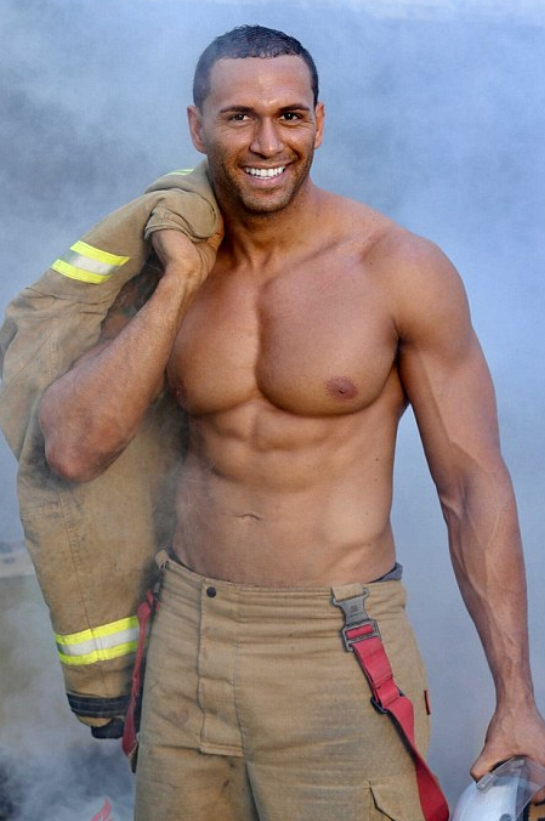 Австралійські пожежники знялися оголеними заради тварин: гарячі фото