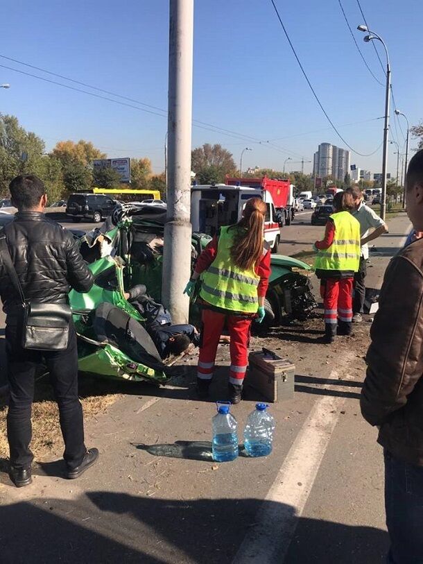 В Киеве произошло масштабное смертельное ДТП: все подробности, фото и видео