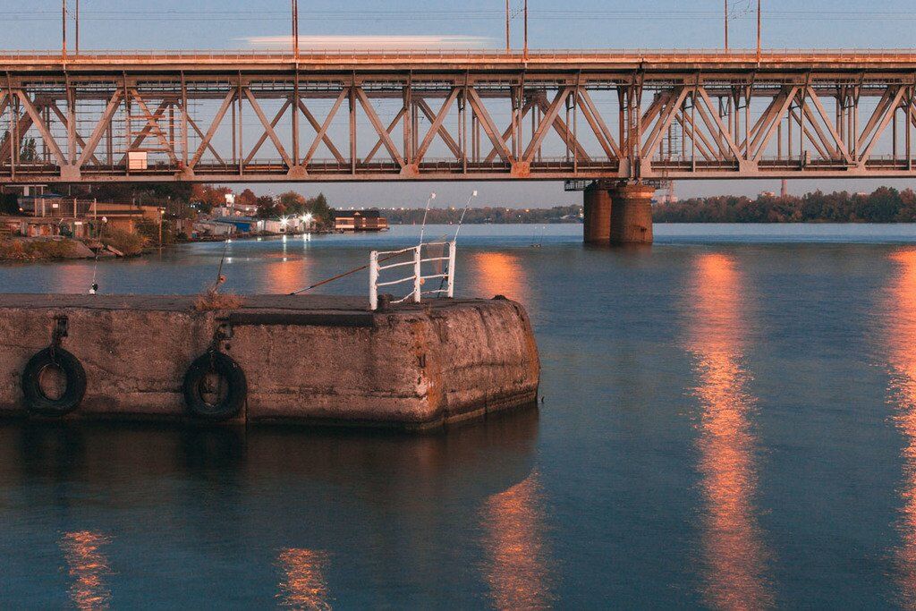Фотограф показал рассвет в речном порту Днепра: завораживающие фото