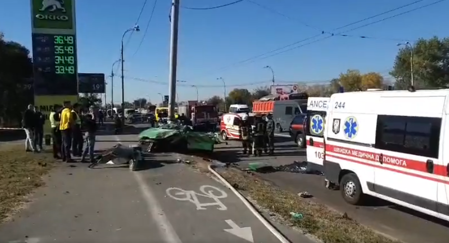 В Киеве произошло масштабное смертельное ДТП: все подробности, фото и видео