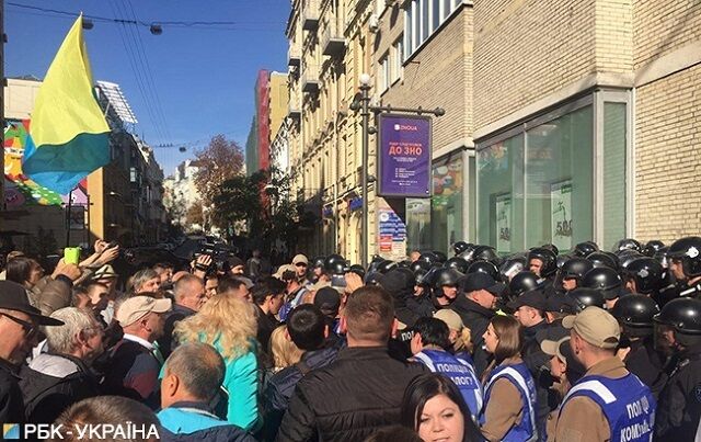 У центрі Києва радикали побилися з поліцією