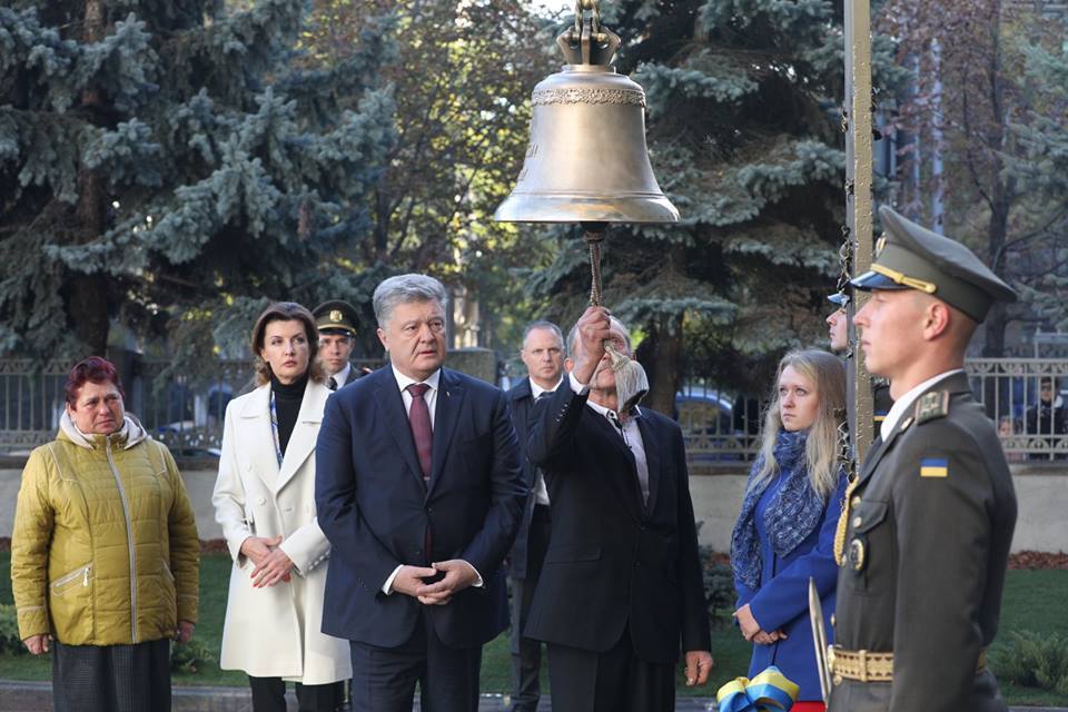 ''Віддали життя за народ'': в Україні вшанували пам'ять загиблих на Донбасі захисників