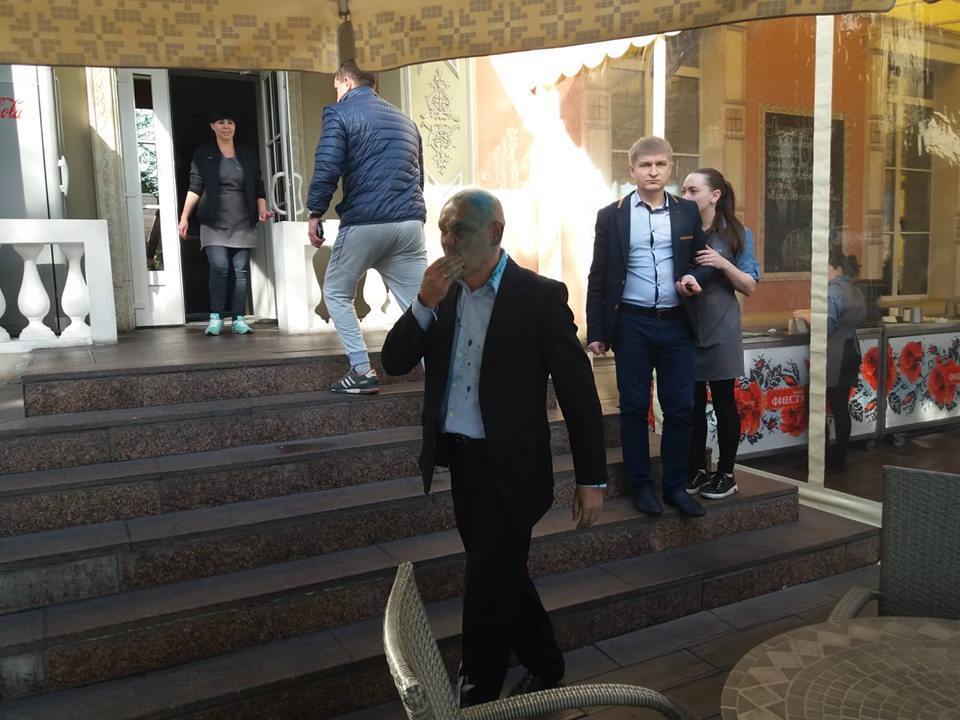 в запоріжжі облили зеленкою