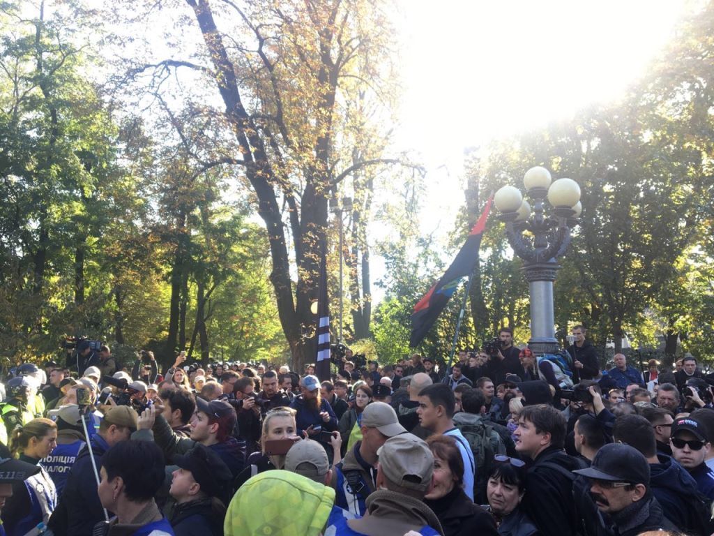 У Києві радикали спробували знищити відомий пам'ятник