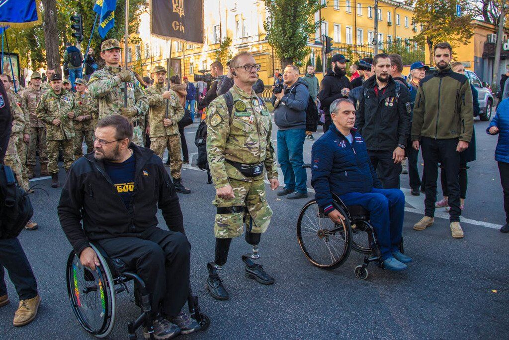 Київ потонув у диму і вогнях: з'явилися вражаючі фото і відео з маршу УПА